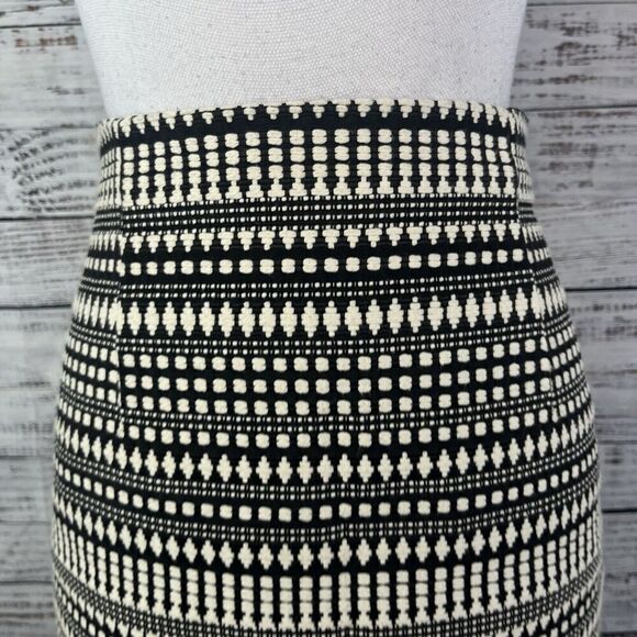 Chelsea & Theodore Skirt size 8 Black Ivory Tweed Straight Above Knee Casual - Picture 5 of 10